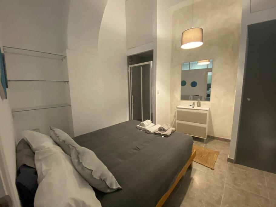 Quirky 1Br Just Off Main Street Prime Location Lägenhet Gibraltar Exteriör bild