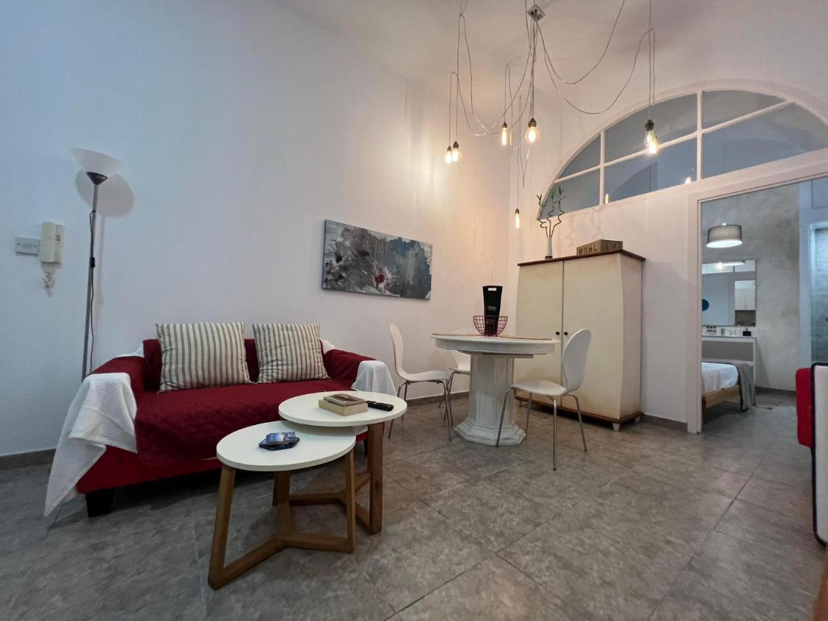 Quirky 1Br Just Off Main Street Prime Location Lägenhet Gibraltar Exteriör bild