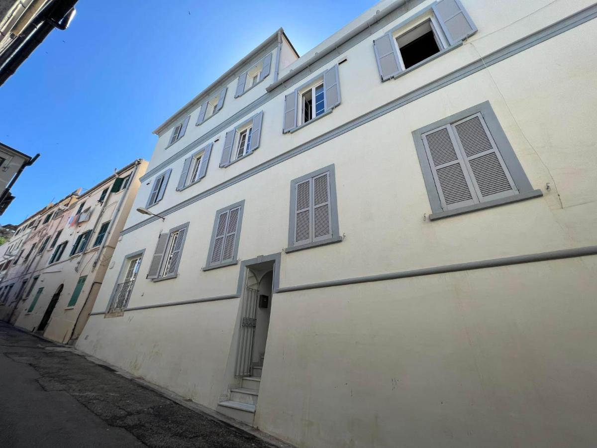 Quirky 1Br Just Off Main Street Prime Location Lägenhet Gibraltar Exteriör bild